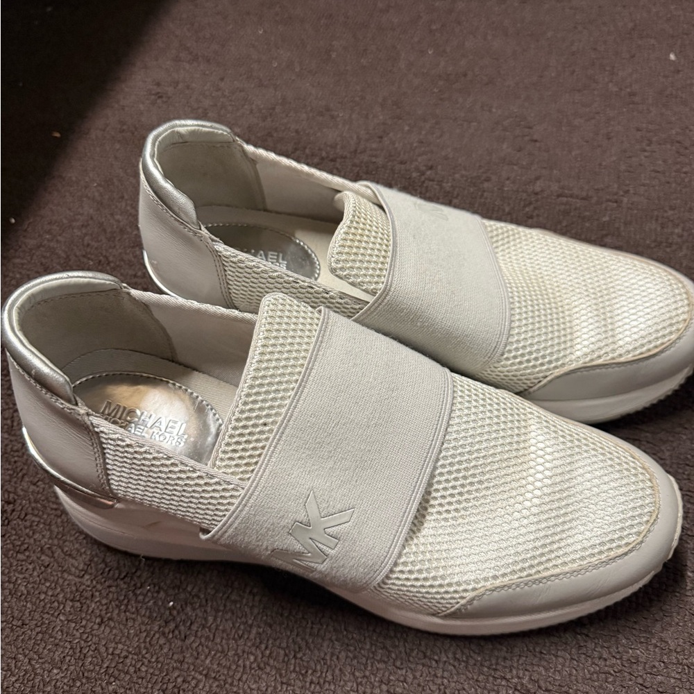 Medium heel sneakers